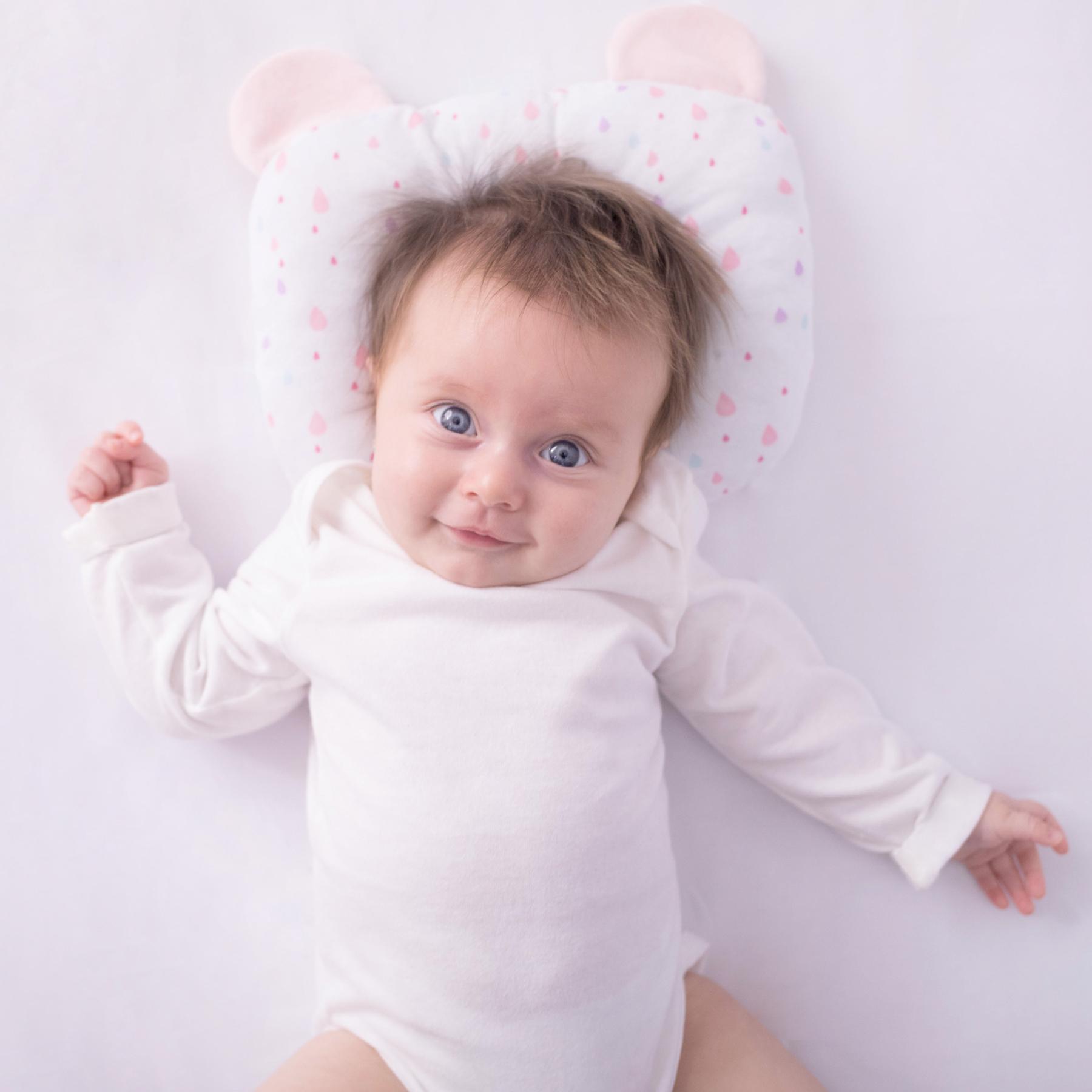 Travesseiro Anatômico Com Orelhinhas Em Malha Gotas Branco e Rosa Bebê