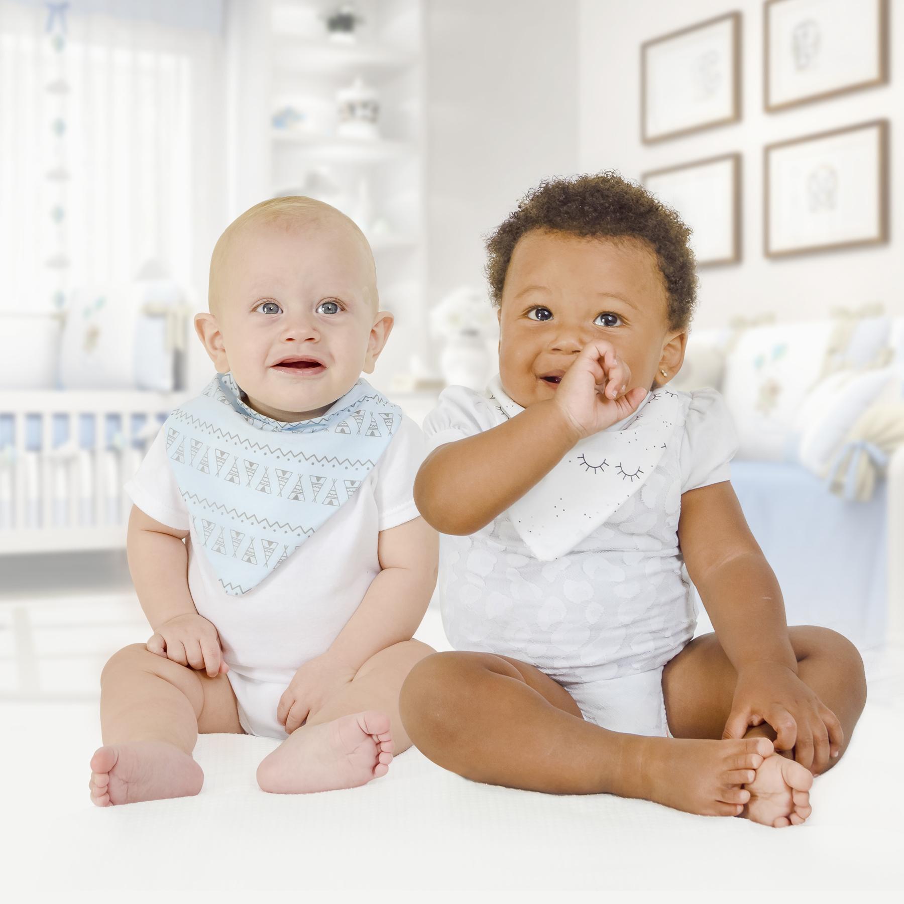 Kit De Babadores Bandana Estampados Branco e Cinza - 2 Unidades