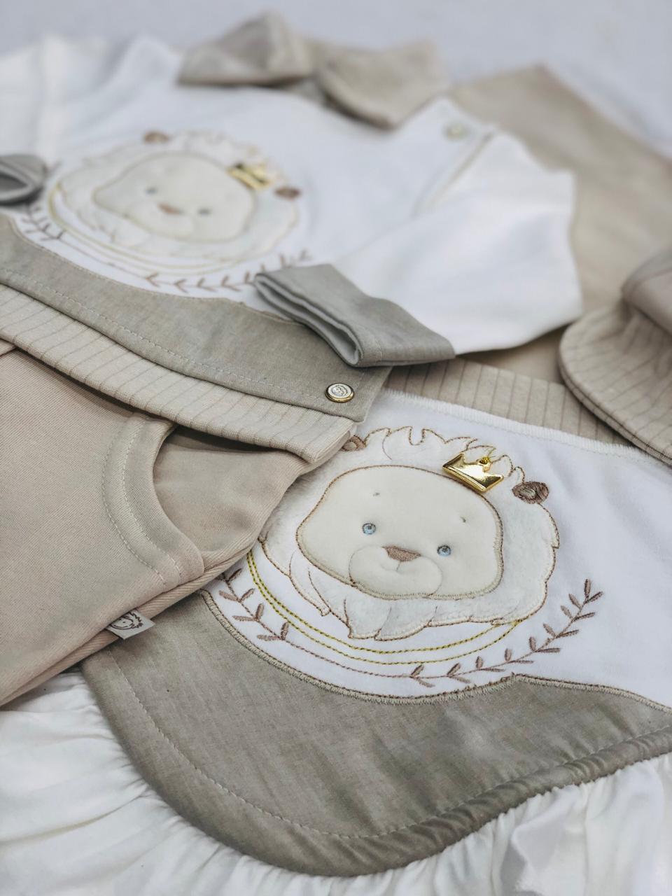 Saída Maternidade Leãozinho Bege e Branca - 3 Peças