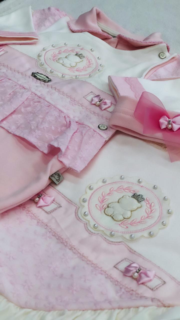 Saída Maternidade Bordada Ursa Real Rosa Claro e Off White - 3 Peças