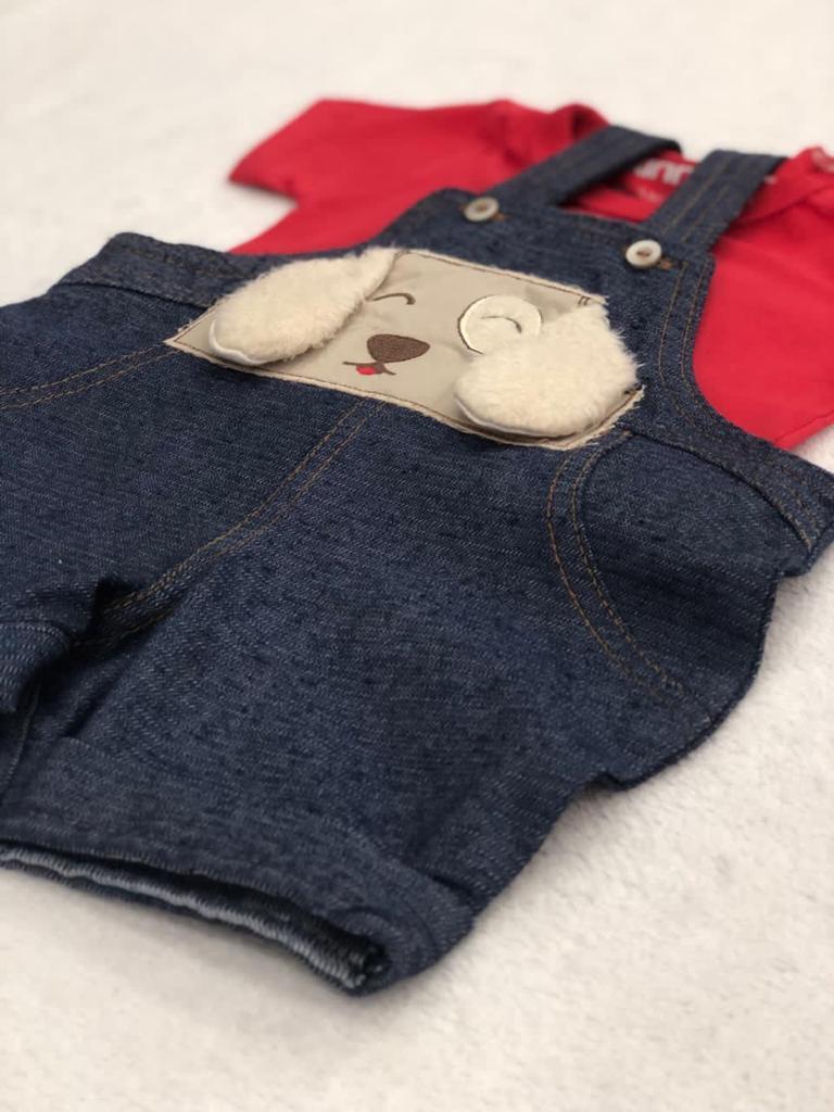 Macaquinho Jeans Cachorrinho Com Camiseta Azul Escuro e Vermelho - 2 Peças